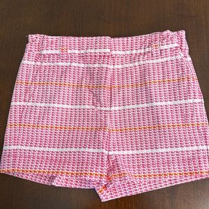 Vineyard Vines girls shorts size 7 in excellent condition.
